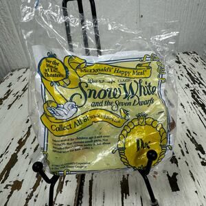 1992 McDonald’s Happy Meal Toy Snow White And Seven Dwarfs Doc NIP NOS Disney